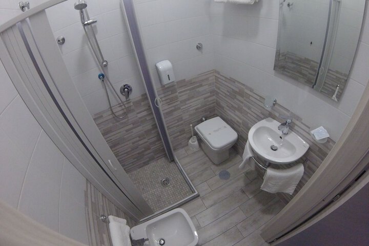 Room 25 of 39