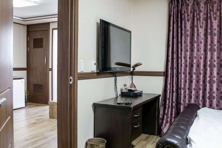 Room 5 of 39
