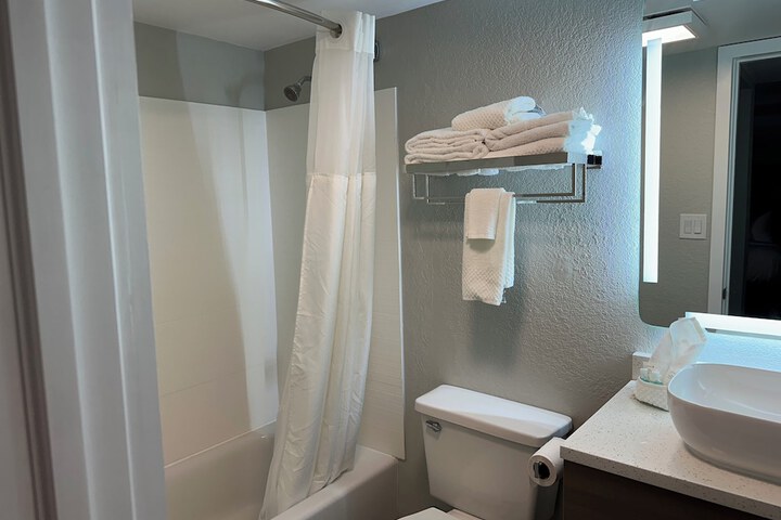 Room 15 of 38