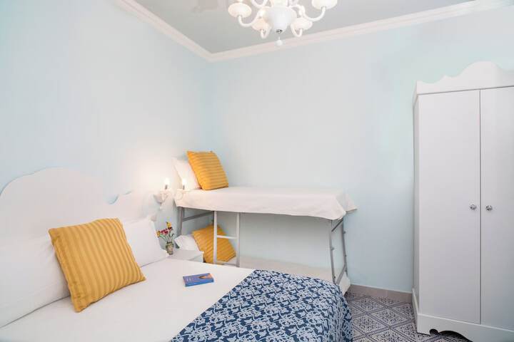 Room 12 of 82