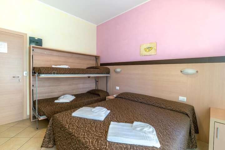 Room 19 of 34