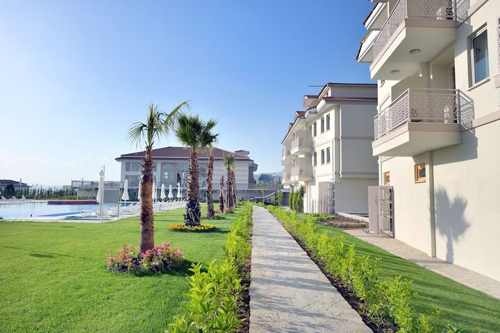 Hotel Exterior 127 of 139