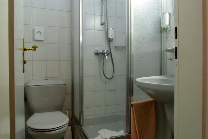 Room 21 of 25