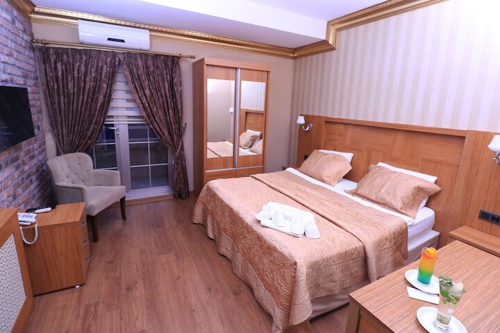 Room 8 of 37