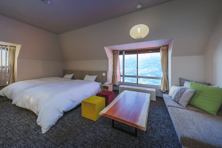 Room 11 of 37
