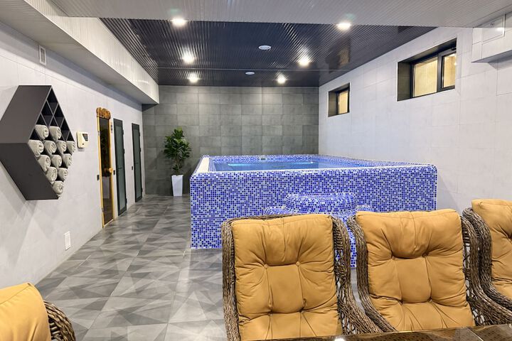 Pool 42 of 74