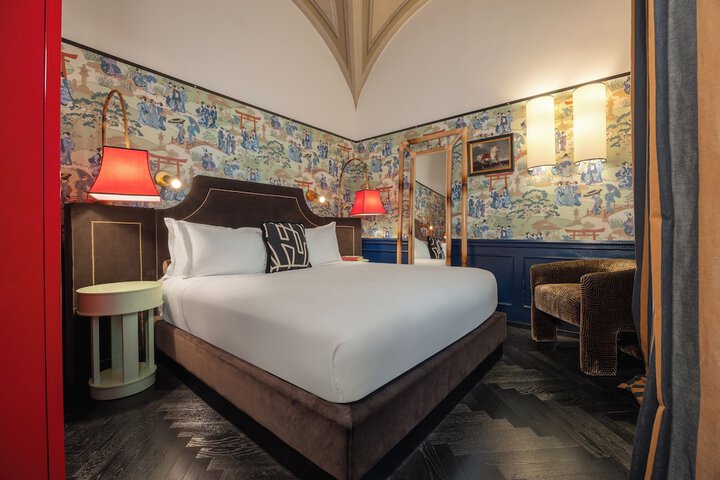 Room 16 of 32