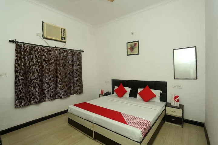 Room 6 of 11