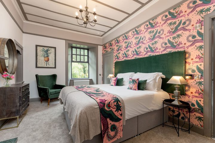 Room 6 of 250