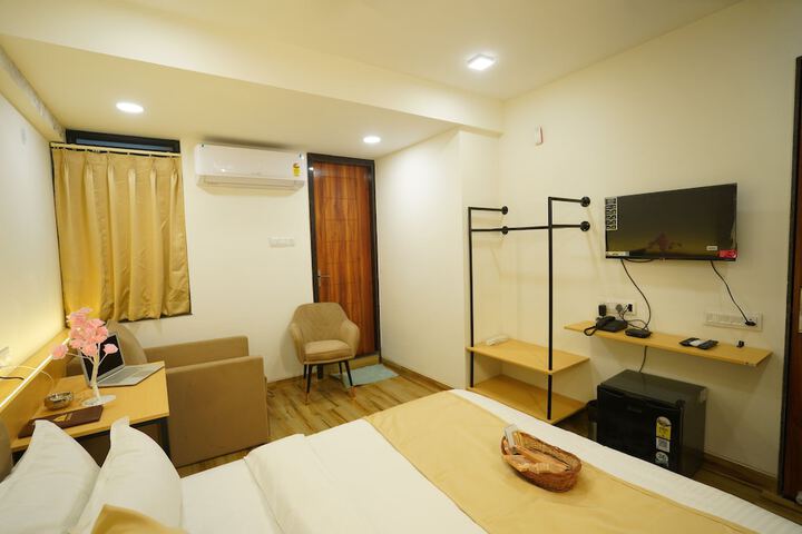 Room 34 of 93