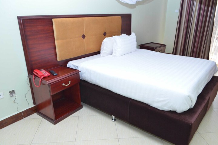 Room 4 of 55