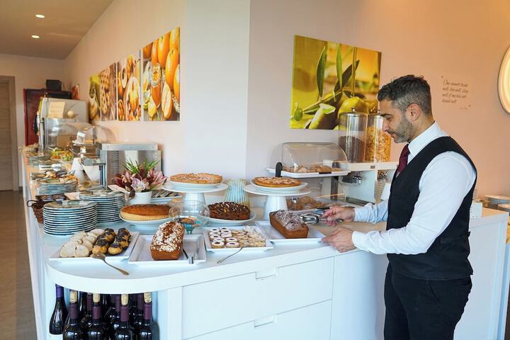Breakfast/Coffee Service 117 of 213