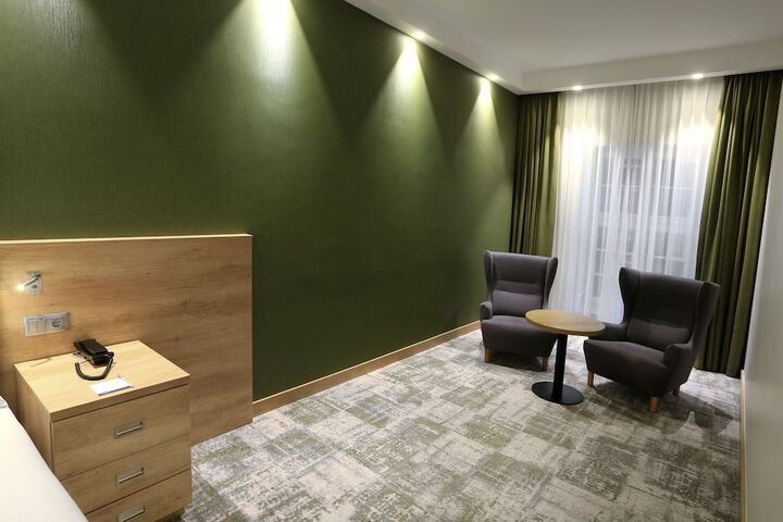 Room 16 of 86