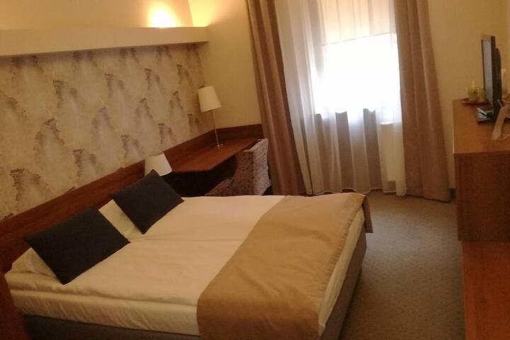 Room 4 of 38