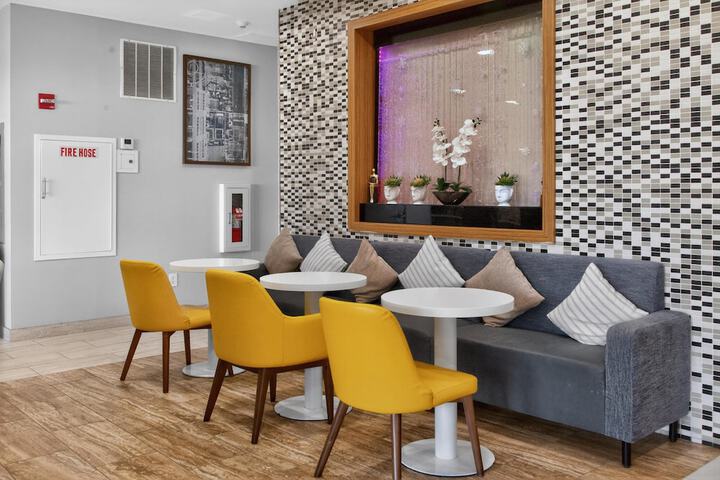 Breakfast area