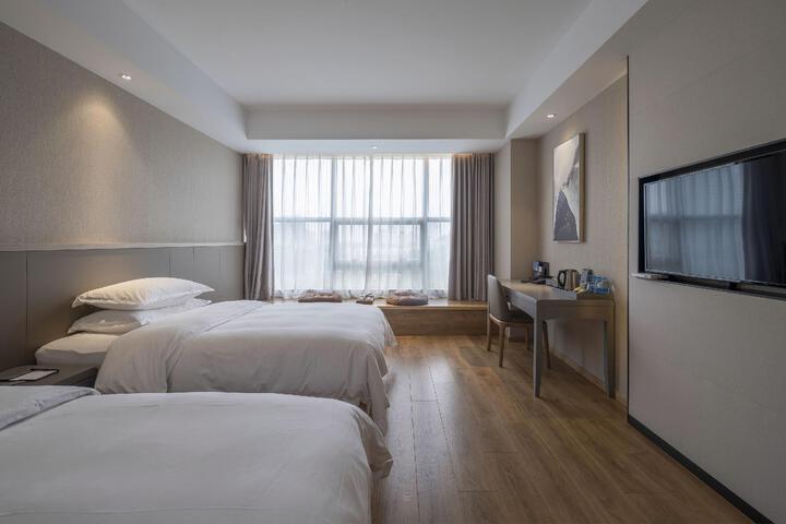 Room 12 of 28