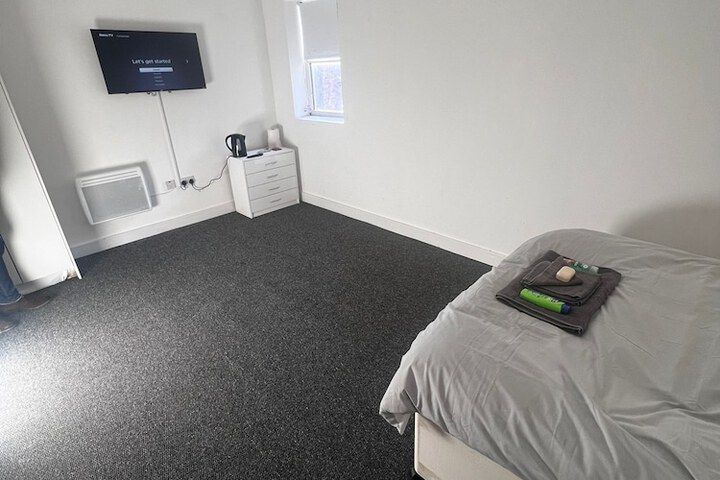 Room 6 of 14