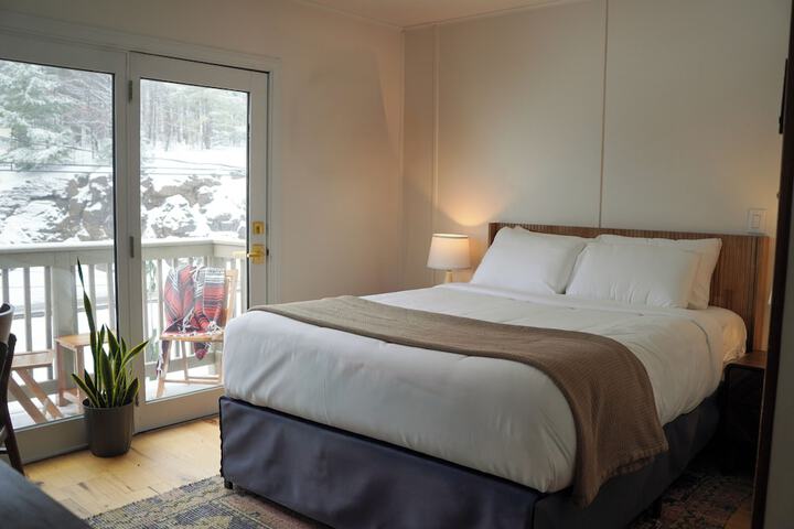 Room 4 of 40