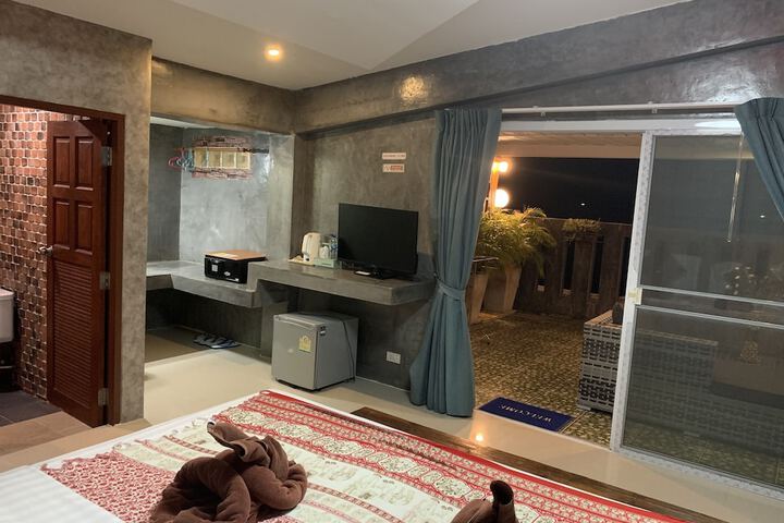 Room 27 of 60