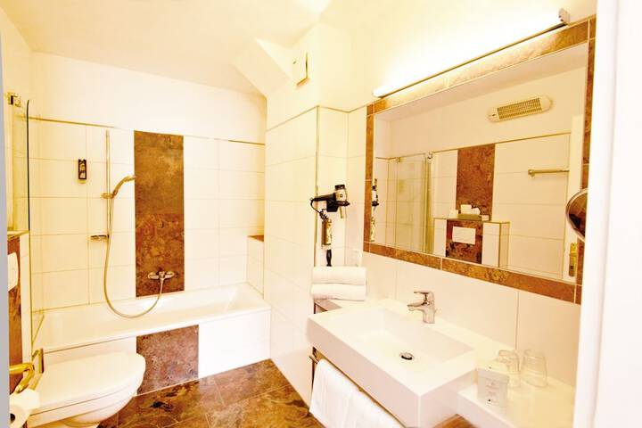 Room 25 of 57