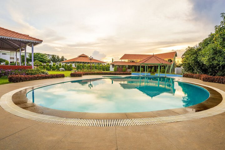 Pool 10 of 51