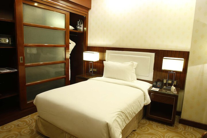 Room 27 of 70