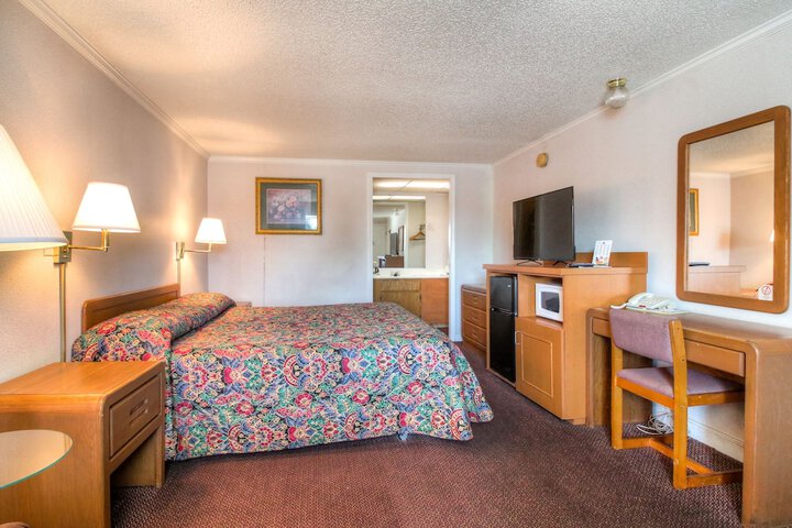 1 King Bed (8 of 12)