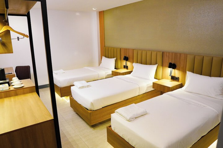Room 5 of 17