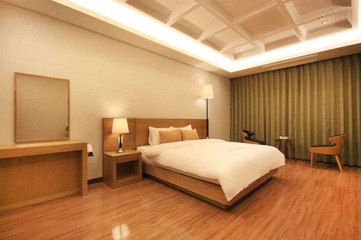 Room 22 of 34