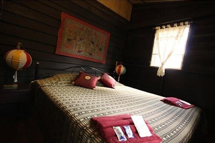 Room 8 of 33
