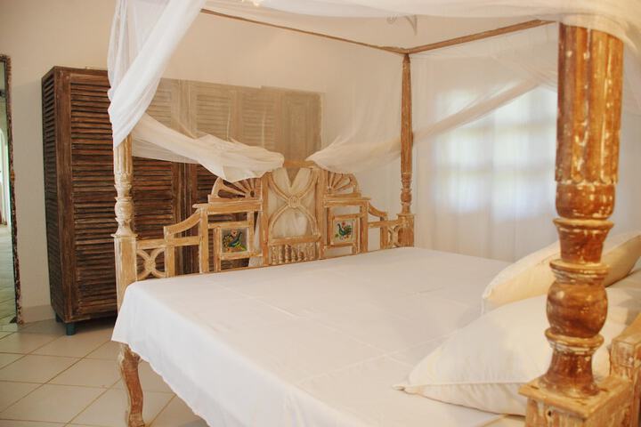 Room 6 of 11