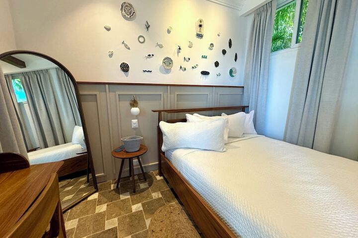 Room 10 of 38