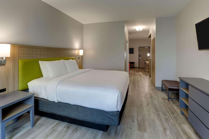 1 King Bed (12 of 14)