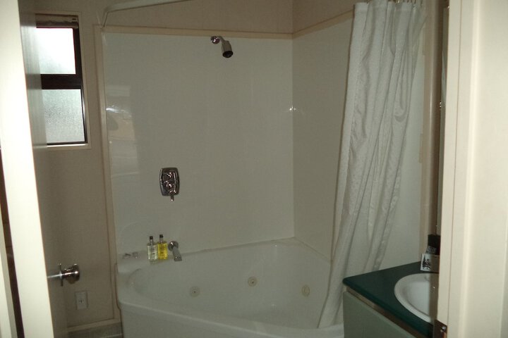 Room 27 of 42