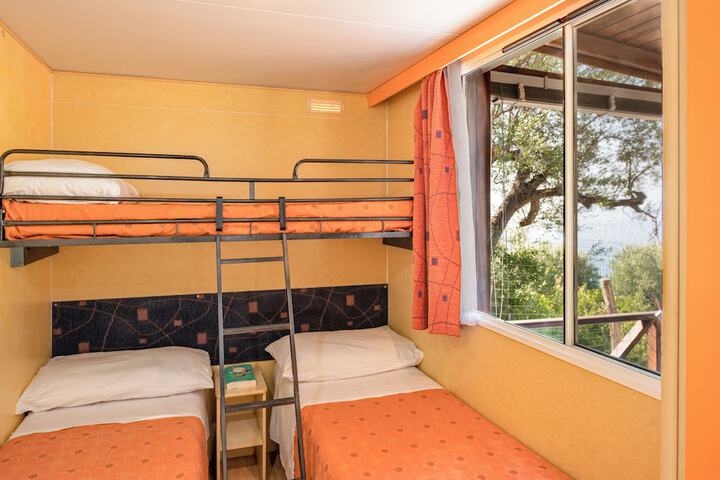 Room 14 of 99
