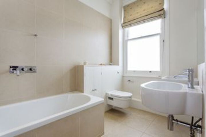 Room 4 of 28