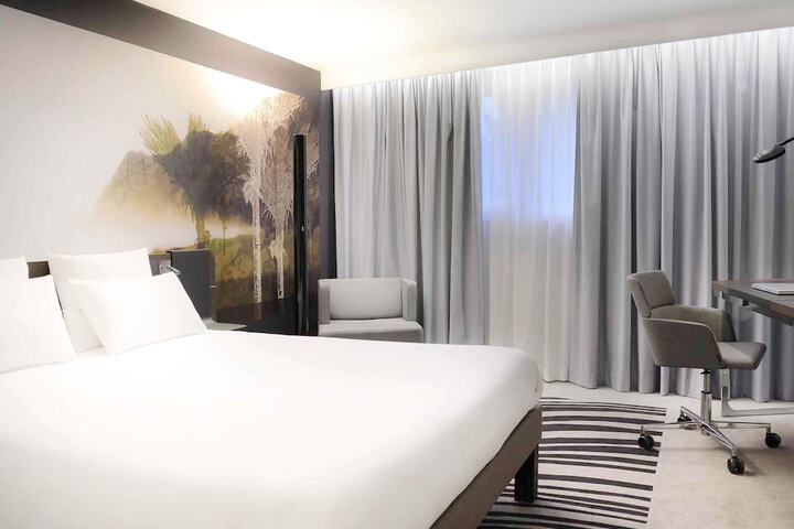 Room 14 of 77
