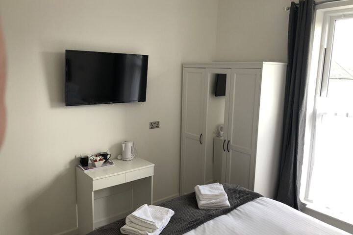 Room 11 of 37