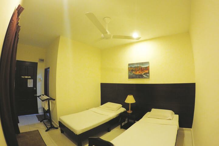 Room 6 of 17