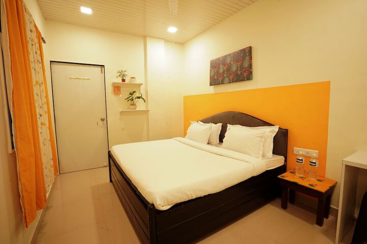 Room 4 of 28