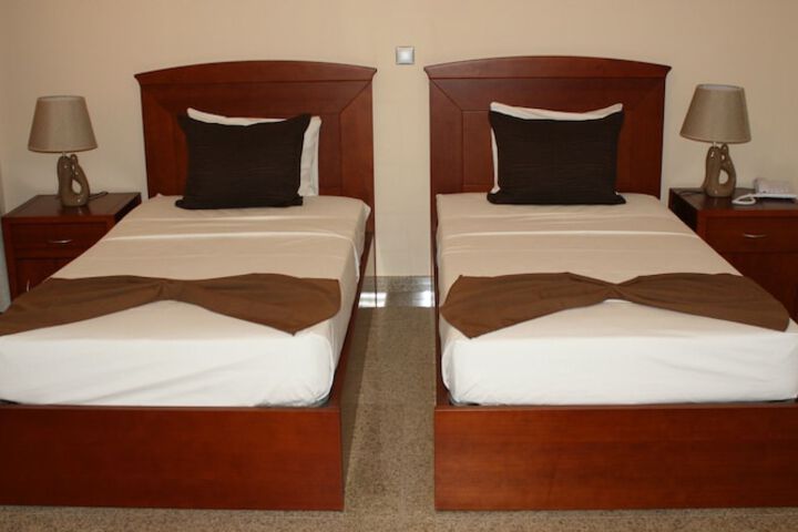 Room 5 of 33