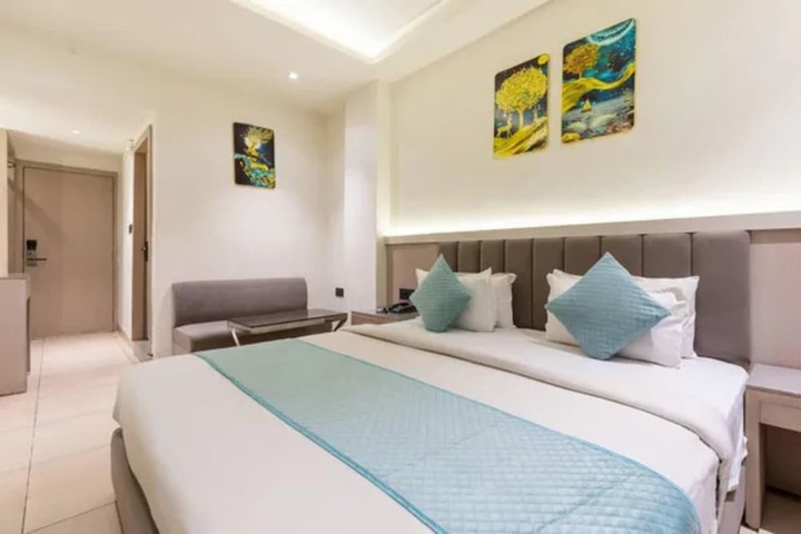 Room 35 of 47
