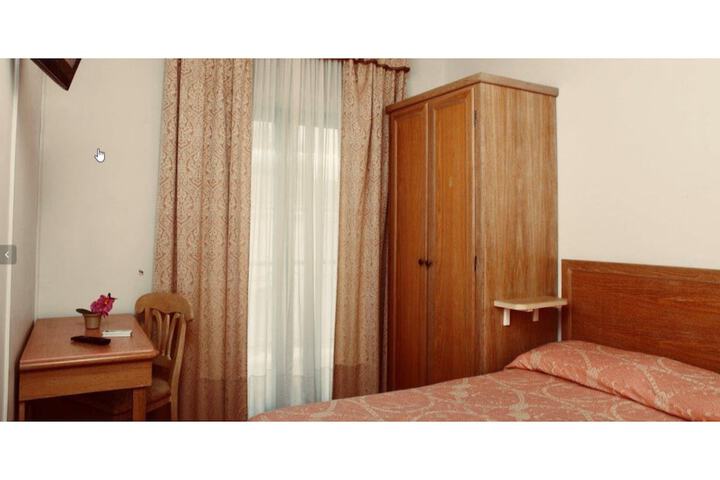 Room 15 of 33