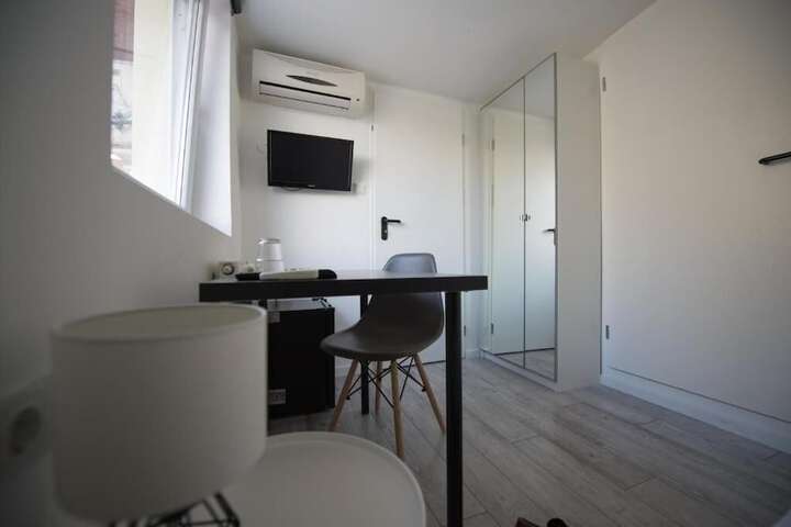 Room 12 of 38