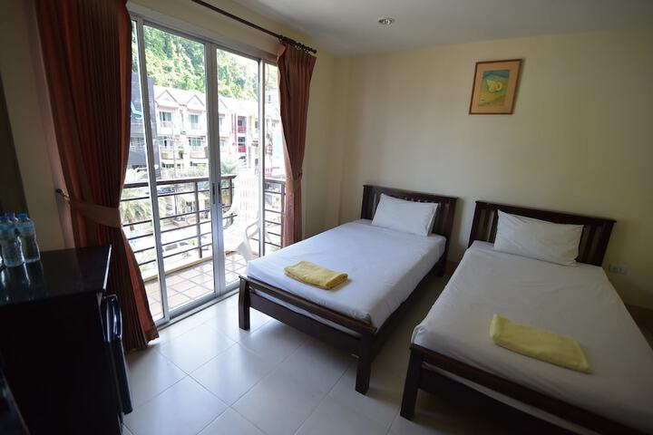 Room 14 of 28