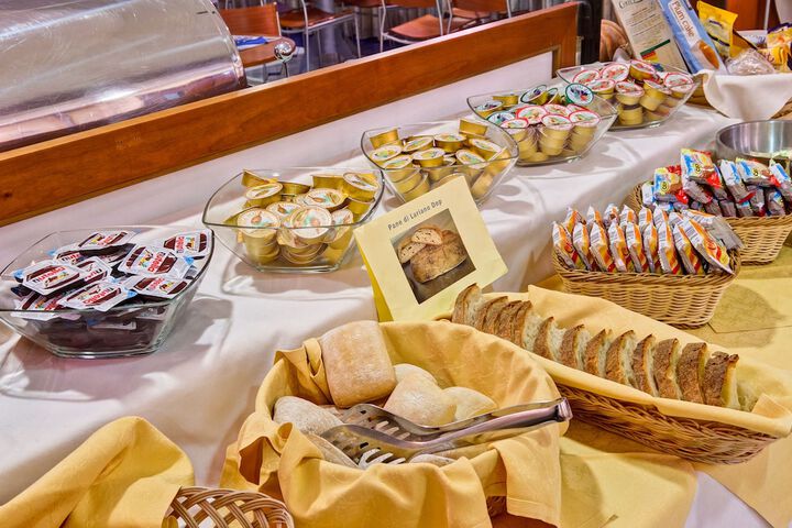 Breakfast/Coffee Service 40 of 92