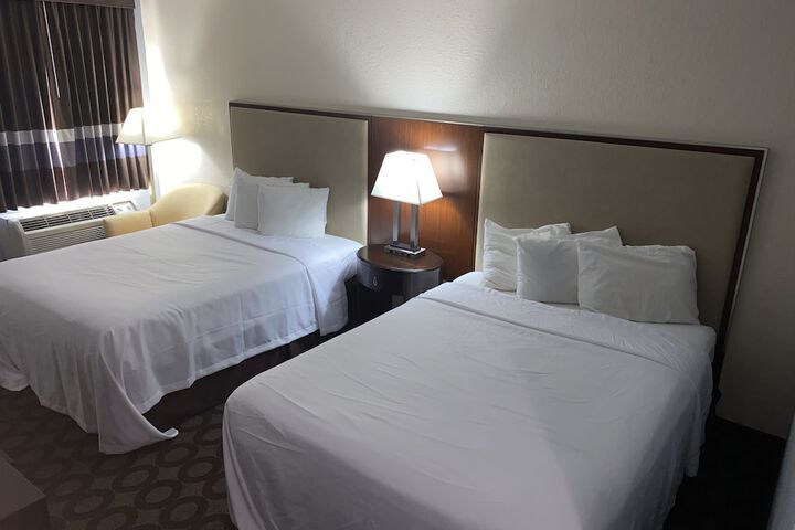 Queen Bed Accessible (9 of 12)