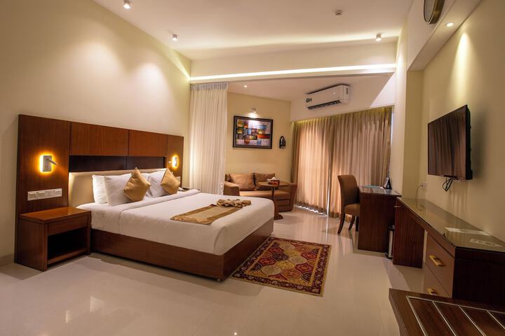 Room 10 of 28