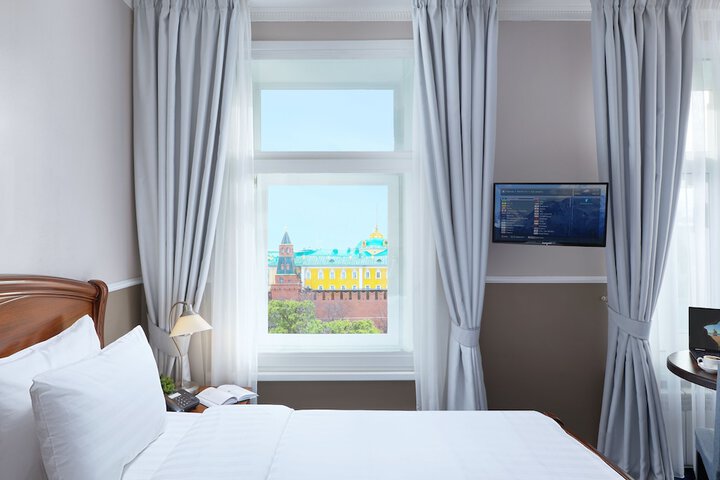Room 15 of 48