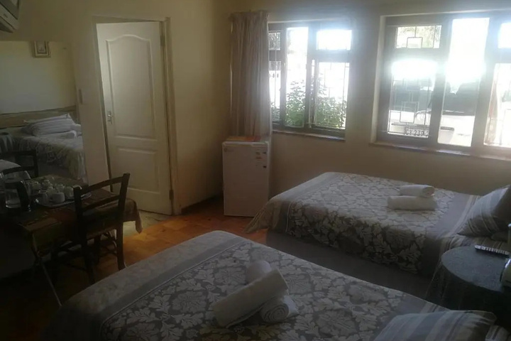 Room 5 of 12
